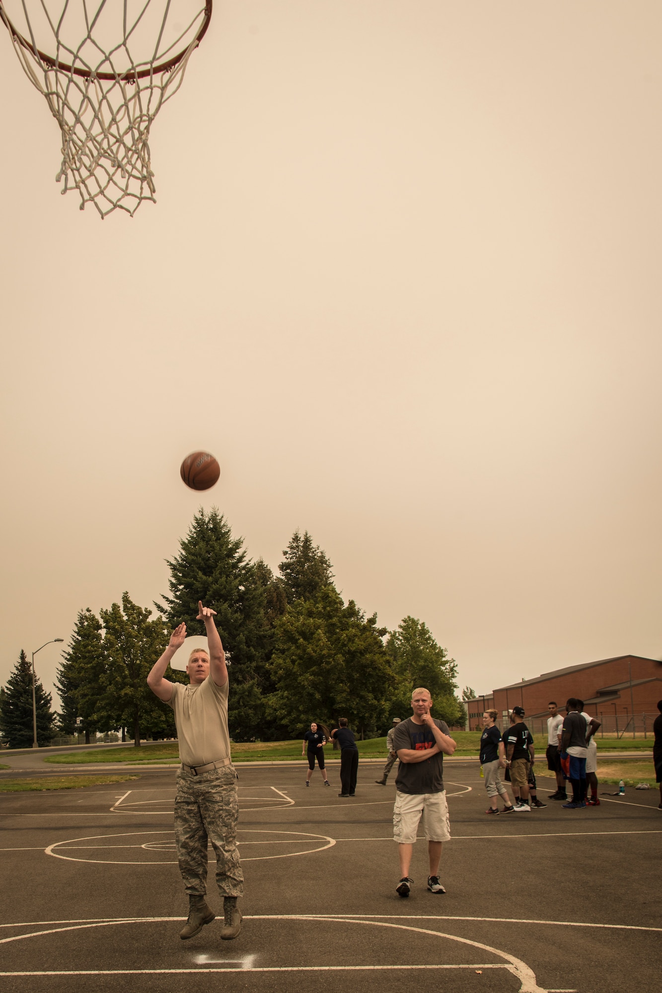Chief Master Sgt. Jason Steege, 92nd Medical Group superintendent, shoots a free throw during the “Hot Shots” competition as part of Summer Sports Day Aug. 20, 2015, at Fairchild Air Force Base, Wash. The Hot Shots event gave each competitor a minute and thirty seconds to complete as many shots as they could after completing at least one shot from each of six shot locations. Each location had a predetermined point value that when totaled equaled their final score. (U.S. Air Force photo/Staff Sgt. Benjamin W. Stratton)