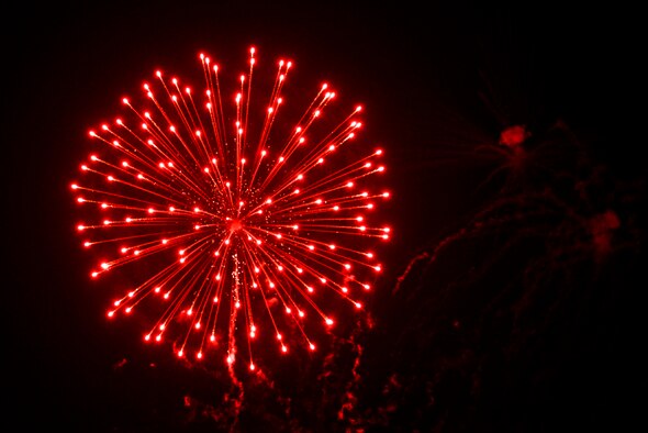 A firework goes off during the Independence Day Celebration and Back to School Bash, Aug. 21, 2015, at Seymour Johnson Air Force Base, North Carolina. The fireworks show last 45 minutes and featured a variety of colors and types. (U.S. Air Force photo/Airman 1st Class Ashley Williamson)