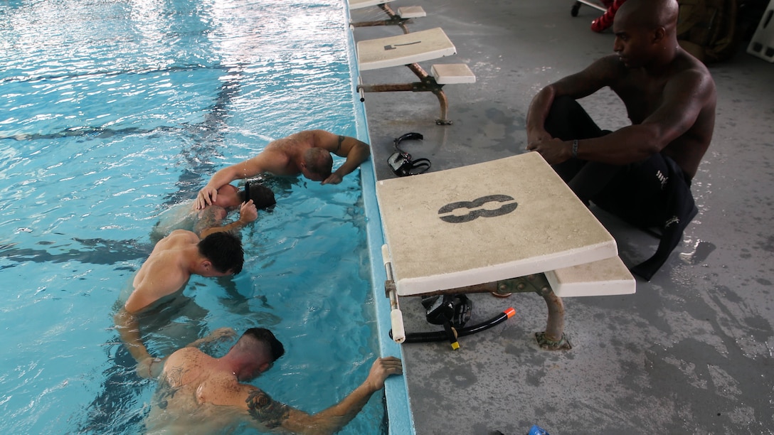 Marines with 2nd Reconnaissance Battalion take turns breathing through a snorkel as they refine the snorkel clearing techniques aboard Camp Lejeune, N.C., Aug. 18, 2015. The Marines are students in a pre-dive course given by the unit. Later this year Marines who pass the course will be attending the Marine Combatant Diver Course at the Naval Diving and Salvage Training Center, Panama City, Fla. 
