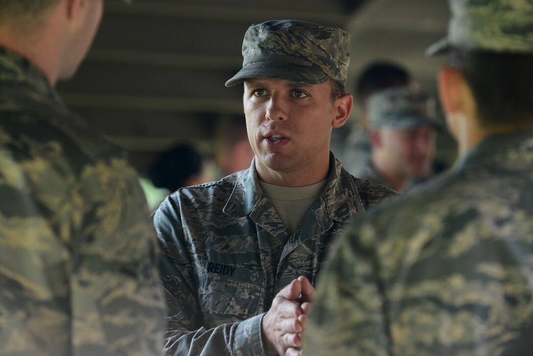 U.S. Air Force Tech. Sgt. Richard Reidy, Langley Club 5/6 member, speaks with First Term Airmen during a mentorship lunch at Langley Air Force Base, Va., Aug. 21, 2015. During the event, NCOs answered questions and shared personal experiences with the FTAC students. (U.S. Air Force photo by Senior Airman Kimberly Nagle/Released)