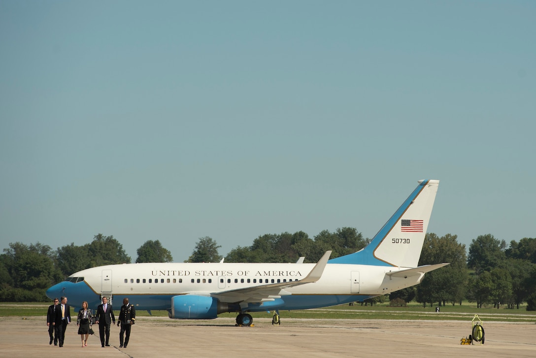 Defense Secretary Ash Carter arrives on Scott Air Force Base, Ill., Aug. 26, 2015, for a U.S. Transportation Command assumption-of-command ceremony. Carter delivered remarks at the ceremony, during which Air Force Gen. Darren W. McDew assumed leadership of the command. DoD photo by U.S. Air Force Master Sgt. Adrian Cadiz