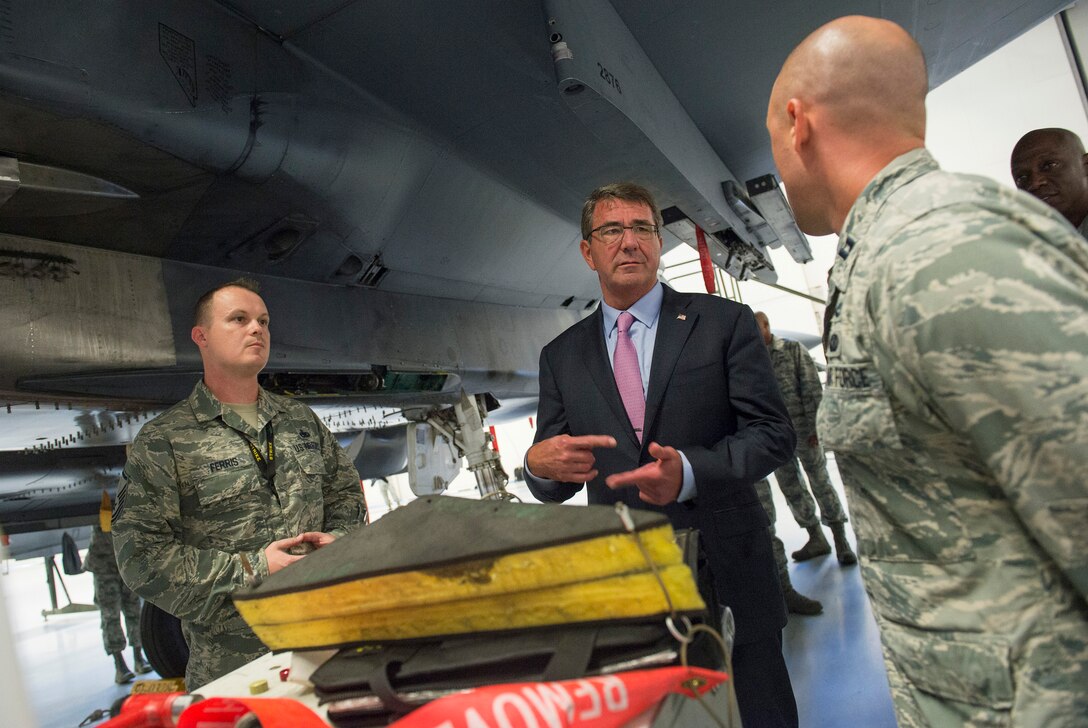 Defense Secretary of Ash Carter speaks with airmen working as aircraft maintainers during a visit to Nellis Air Force Base, Nev., Aug. 26, 2015. DoD photo by U.S. Air Force Master Sgt. Adrian Cadiz