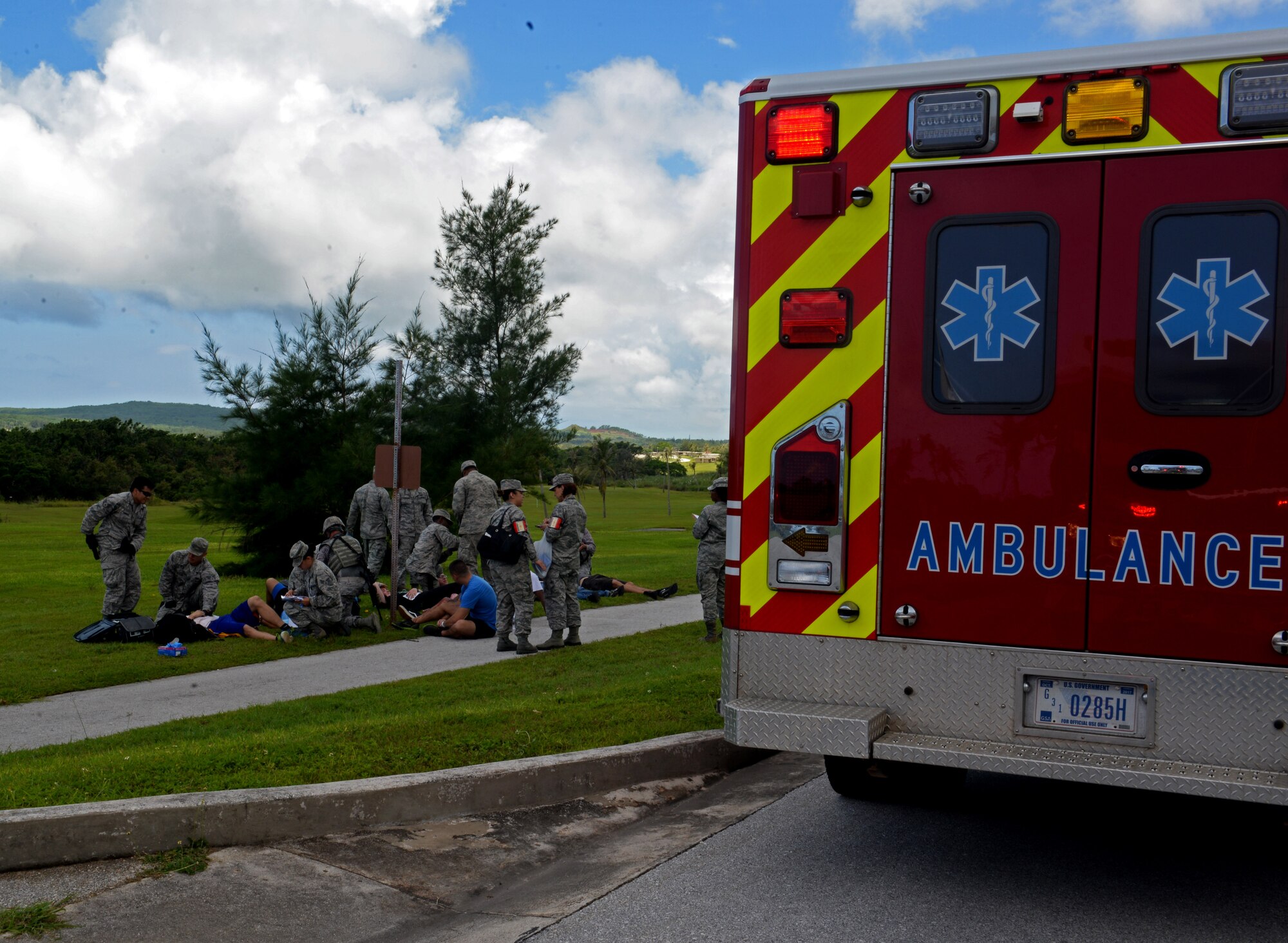 Airmen assigned to the 36th Medical Operation Squadron provide first aid to role-player ‘victims’ during an active shooter exercise Aug. 26, 2015, at Andersen Air Force Base, Guam. The exercise tested capabilities of emergency responders and support agencies. (U.S. Air Force photo by Airman 1st Class Alexa Ann Henderson/Released)
