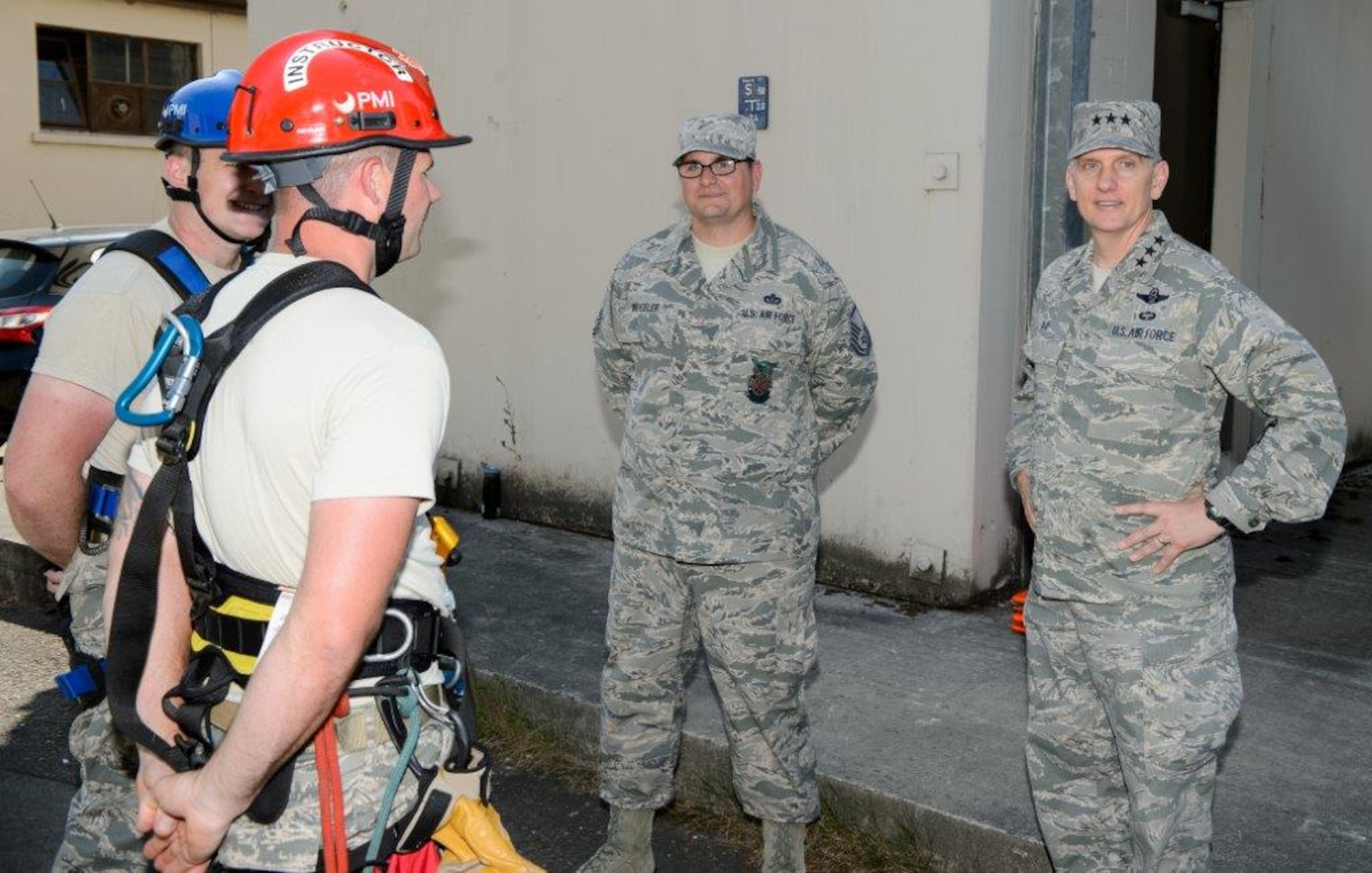 Lt. Gen. Tim Ray, 3rd Air Force and 17th Expeditionary Air Force commander, meets Airmen at Ramstein Air Base, Germany Aug. 6, 2015. Ray visited the 435th AGOW and 435th Air Expeditionary Wing to view what they brought to the European and African theaters of operation. (U.S. Air Force photo/ Staff Sgt. Armando A. Schwier-Morales)