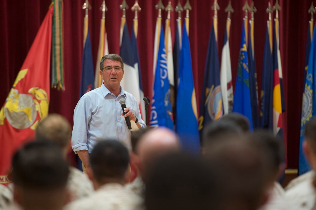 Defense Secretary Ash Carter speaks with Marines during a visit to Camp Pendleton, Calif., Aug. 27, 2015. DoD photo by U.S. Air Force Master Sgt. Adrian Cadiz