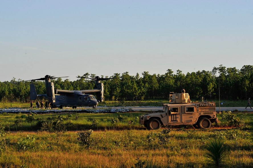 Air Commandos with the 24th Special Operations Wing conduct simulated security as CV-22 Ospreys prepare to land on Eglin Range Complex, Fla., Aug. 26, 2015. More than 20 national civic leaders were onboard the Osprey as part of the Senior Leader Engagement Program tour. AFSOC represented the Air Force portion of the weeklong tour, which included stops at Army, Navy, Marine and Coast Guard components. (U.S. Air Force photo by Airman Kai White/Released)