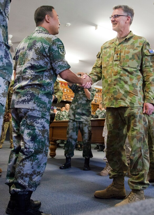 Australian Maj. Gen. Rick Burr, the Deputy Chief of the Army, Australian Army, Australian Defence Force, shakes hands with the senior officer of the People’s Liberation Army team after speaking to participants of Exercise Kowari 15, Aug. 27 at Larrakeyah Barracks, Darwin, Northern Territory, Australia. Kowari is a trilateral environmental survival training opportunity hosted by Australia and includes forces from Australia, China and the U.S. simultaneously. Environmental survival training in the Australian Outback offers a unique training opportunity in the Pacific. 