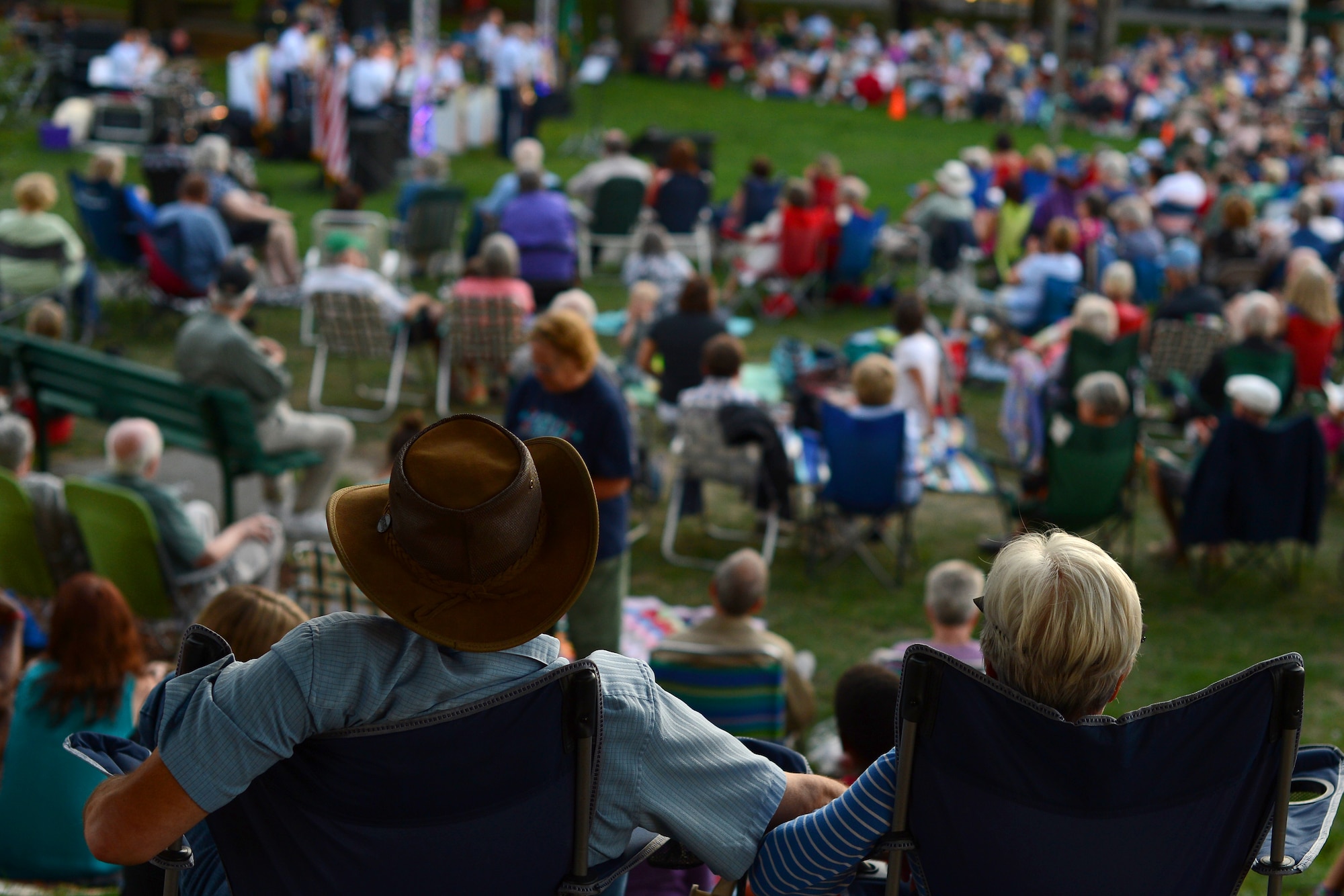 Spectators watch the Air Force Band of the Golden West’s jazz ensemble, The Commanders, perform August 26, 2015, in Olympia, Wash. The Commanders are comprised of 18 Airmen who deliver the full gamut of jazz music, to include, traditional jazz, cool, bop, swing, Broadway favorites, and patriotic music. (U.S. Air Force photo\ Staff Sgt. Tim Chacon) 