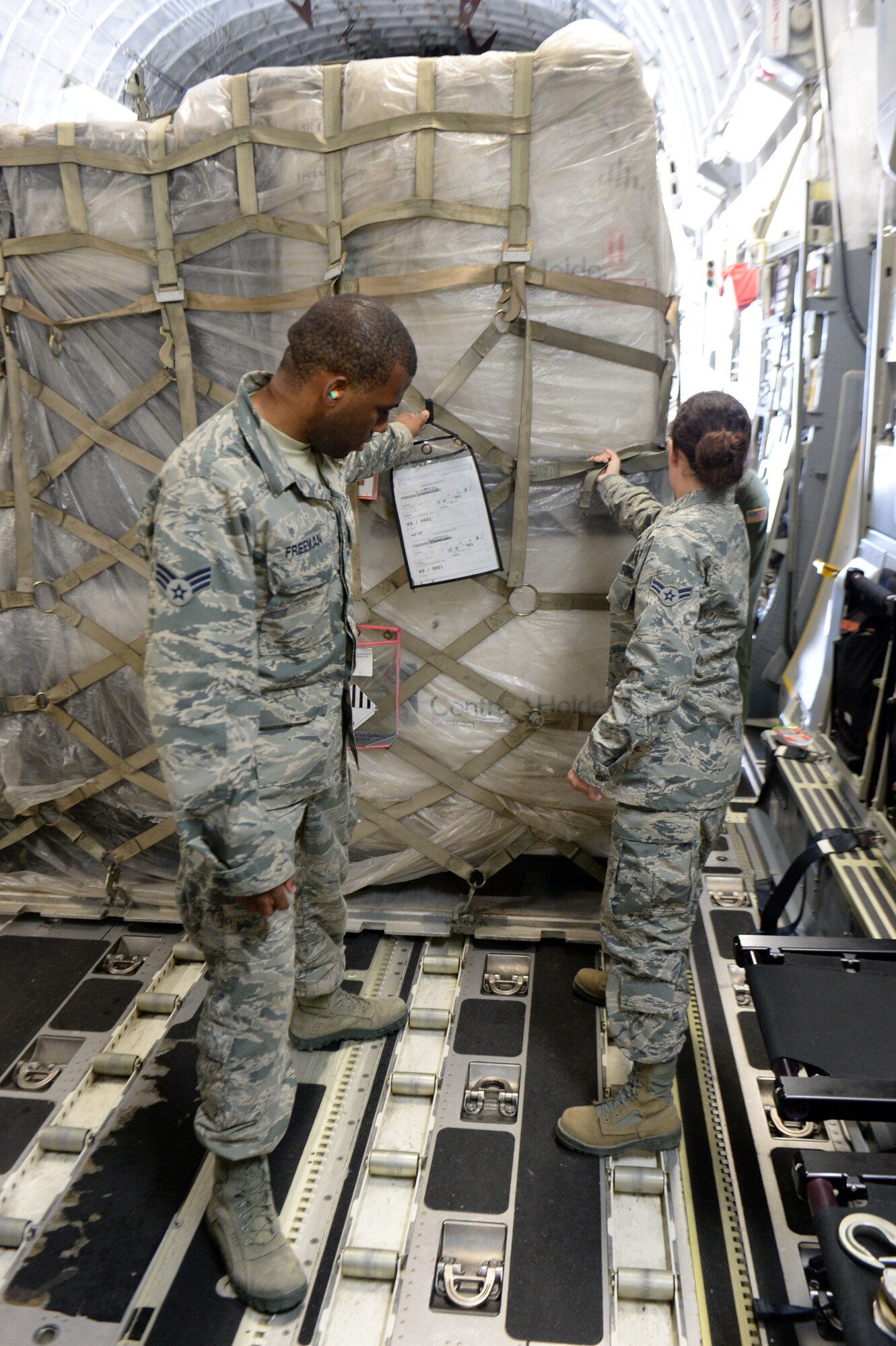 Squadron personnel specialist, out of Hurlburt Field, Fla., help load a pallet on a C-17 Globemaster III from the 62nd Airlift Wing out of Joint Base Lewis-McChord, Wash., at Base Aerea Coronel Hector Caraccioli Moncada in La Ceiba, Honduras, Aug. 28, 2015. The Airmen and gear were part of the New Horizons Honduras 2015 training exercise and redeployed to Hurlburt Field, Fla. New Horizons was launched in the 1980s and is an annual joint humanitarian assistance exercise that U.S. Southern Command conducts with a partner nation in Central America, South America or the Caribbean. The exercise improves joint training readiness of U.S. and partner nation civil engineers, medical professionals and support personnel through humanitarian assistance activities. (U.S. Air Force photo by Capt. David J. Murphy/Released)
