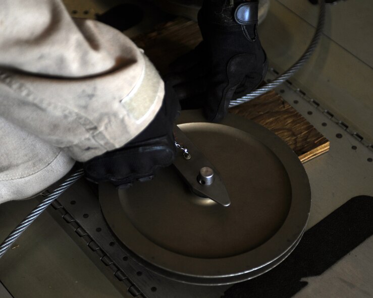 An Airman from the 728th Air Mobility Squadron secures a cable to safely unload cargo from a C-5M Super Galaxy Nov. 13, 2015, at Incirlik Air Base, Turkey. The728th AMS supports all U.S. cargo deliveries to Incirlik AB in support of Operation Inherent Resolve. The squadron serves as the 39th Air Base Wing’s aerial port and falls under the command of the 521st Air Mobility Operations Group, headquartered at Rota Air Base, Spain and the 521st Air Mobility Operations Wing, headquartered at Ramstein Air Base, Germany. (U.S. Air Force photo by Airman 1st Class Daniel Lile/Released)