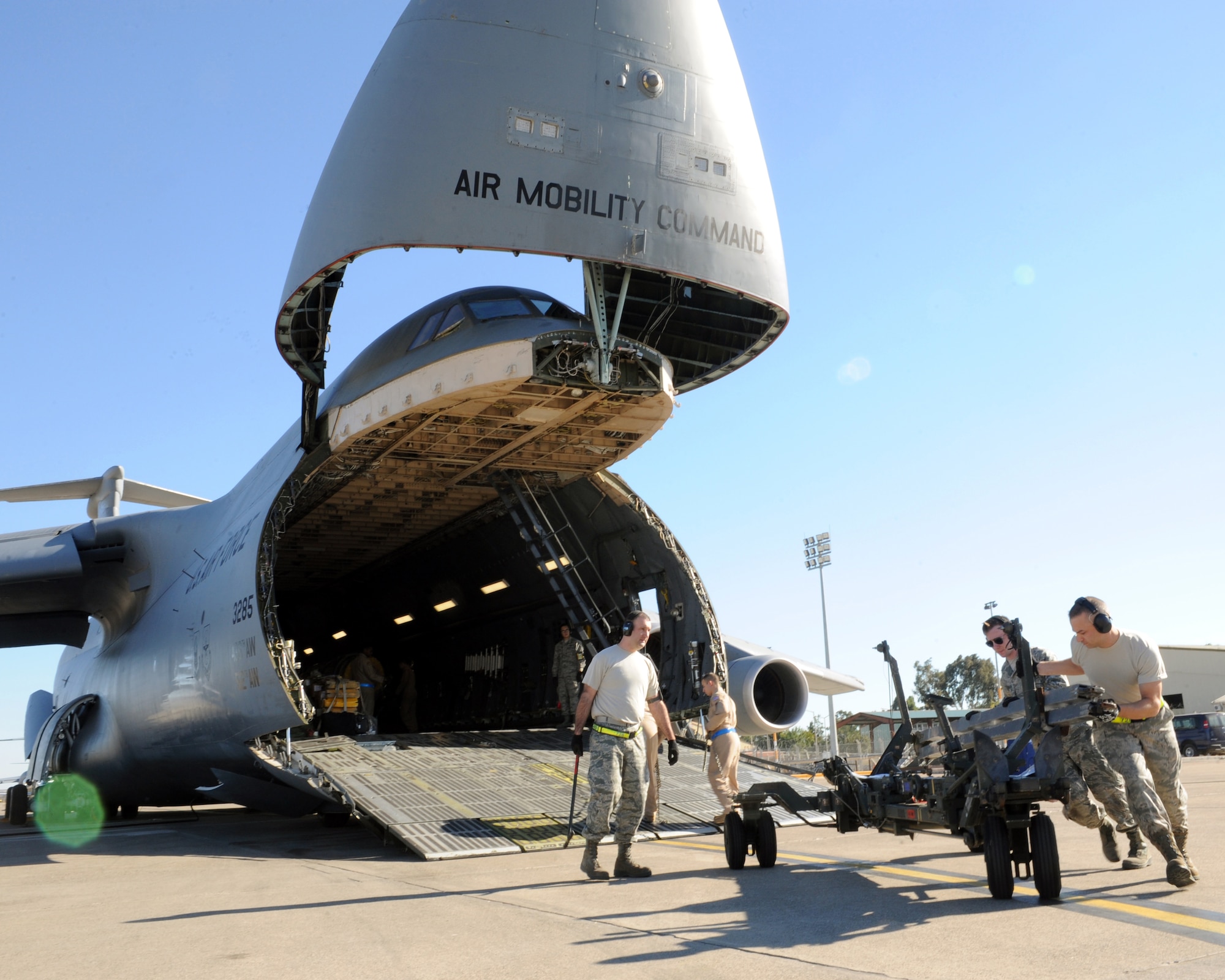 Airmen from the 728th Air Mobility Squadron unload a C-5M Super Galaxy Nov. 13, 2015, at Incirlik Air Base, Turkey. As the 39th Air Base Wing’s aerial port, the 728th AMS has received and processed all of the U.S. Air Force’s cargo delivered to Incirlik AB in support of Operation Inherent Resolve. (U.S Air Force photo by Airman 1st Class Daniel Lile/Released)