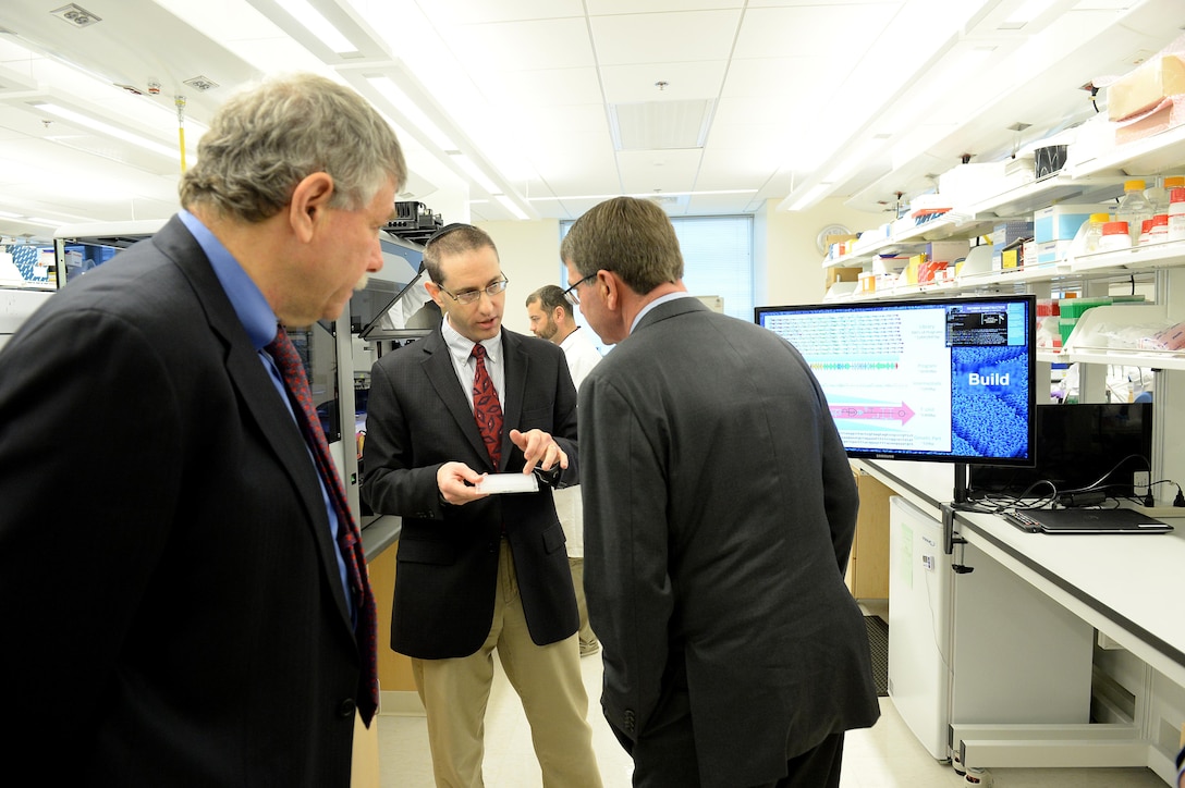 Defense Secretary Ash Carter tours  the Broad Institute of MIT and Harvard in Cambridge, Mass., Dec. 2, 2015. DoD photo by Army Sgt. 1st Class Clydell Kinchen 