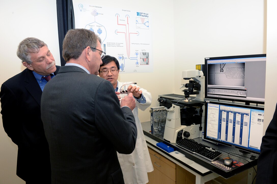 Defense Secretary Ash Carter tours the Broad Institute of MIT and Harvard in Cambridge, Mass., Dec. 2, 2015. DoD photo by Army Sgt. 1st Class Clydell Kinchen