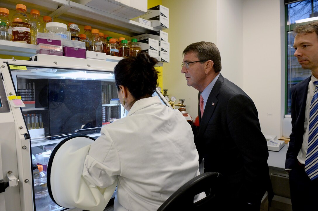 Defense Secretary Ash Carter tours LabCenter in Boston, Mass., Dec. 2, 2015. DoD photo by Army Sgt. 1st Class Clydell Kinchen