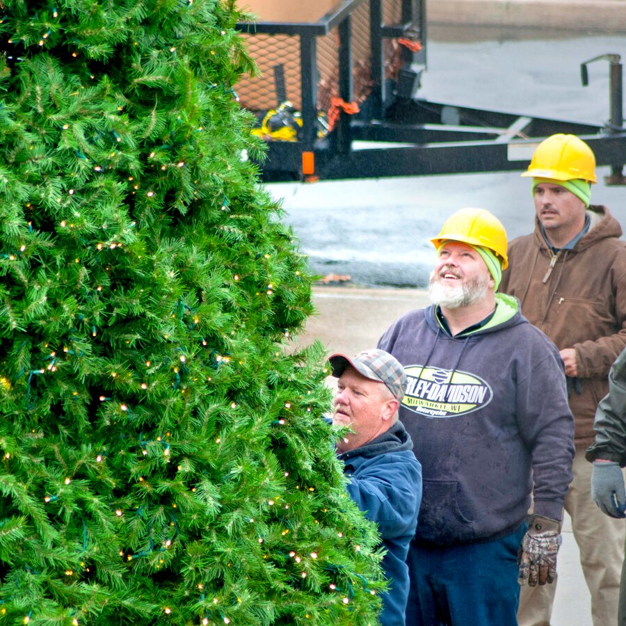 Charles Burchell, left, Marine Corps Community Service Buildings and Grounds supervisor, helps Rodger Boutchyard and Dustin Pritchett to install the Christmas tree in front of Lejeune Hall aboard Marine Corps Base Quantico, Nov. 30. Burchell, a Woodford, Va. native, has worked on base for approximately 15 years.