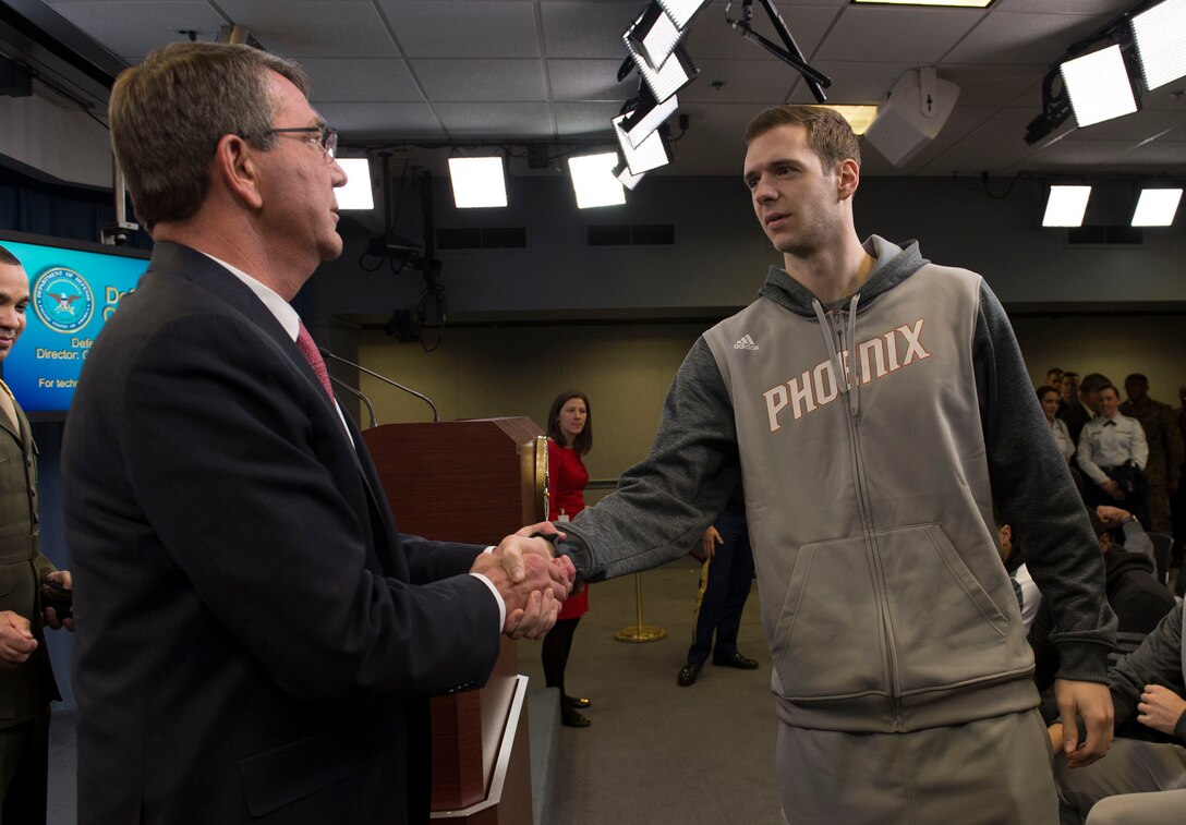 Defense Secretary Ash Carter meets with the Phoenix Suns at the Pentagon, Dec 3, 2015. DoD photo by Petty Officer 1st Class Tim D. Godbee