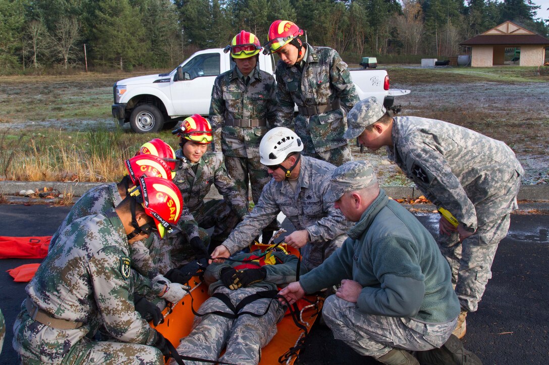 U.S. soldiers and airmen demonstrate for Chinese soldiers various ways to secure and evacuate casualties during a disaster management exchange at Joint Base Lewis-McChord, Wash., Nov. 20, 2015. U. S. Army photo by Staff Sgt. Trish McMurphy