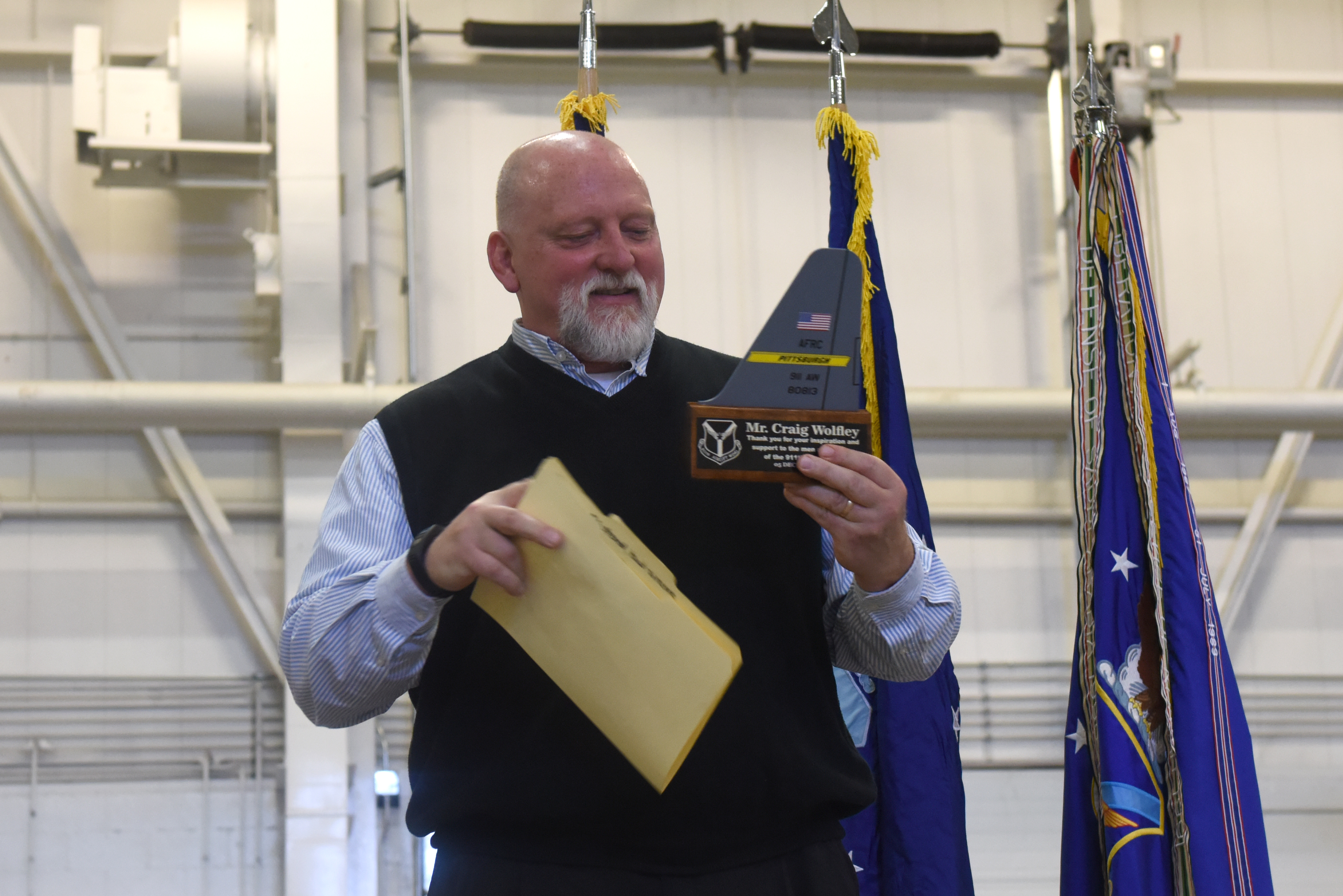 Craig Wolfley Visits 911 AW Airmen > Pittsburgh Air Reserve Station