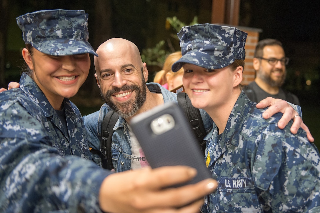 Musician Chris Daughtry poses for a selfie with U.S. service members during a USO visit on Naval Air Station Sigonella, Italy, Dec. 5, 2015. DoD photo by D. Myles Cullen