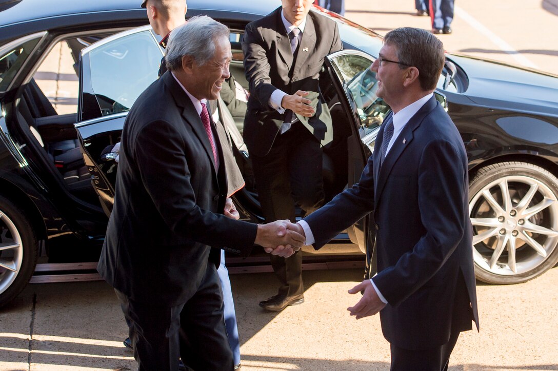 U.S. Defense Secretary Ash Carter welcomes Singaporean Defense Minister Ng Eng Hen to the Pentagon, Dec. 7, 2015. The two leaders met to discuss matters of mutual importance. DoD photo by Air Force Senior Master Sgt. Adrian Cadiz