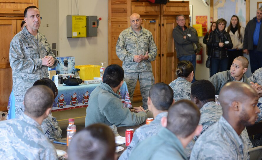 Col. Leonard Kosinski, 62nd Airlift Wing commander, speaks with Airmen Dec. 4, 2015, during Team McChord’s Single Airman’s Feast at Joint Base Lewis-McChord, Wash. Kosinski thanked the Airmen for what they do every day to keep the mission going and also raffled off prizes for Airmen to receive. (U.S. Air Force photo/Senior Airman Divine Cox) 
