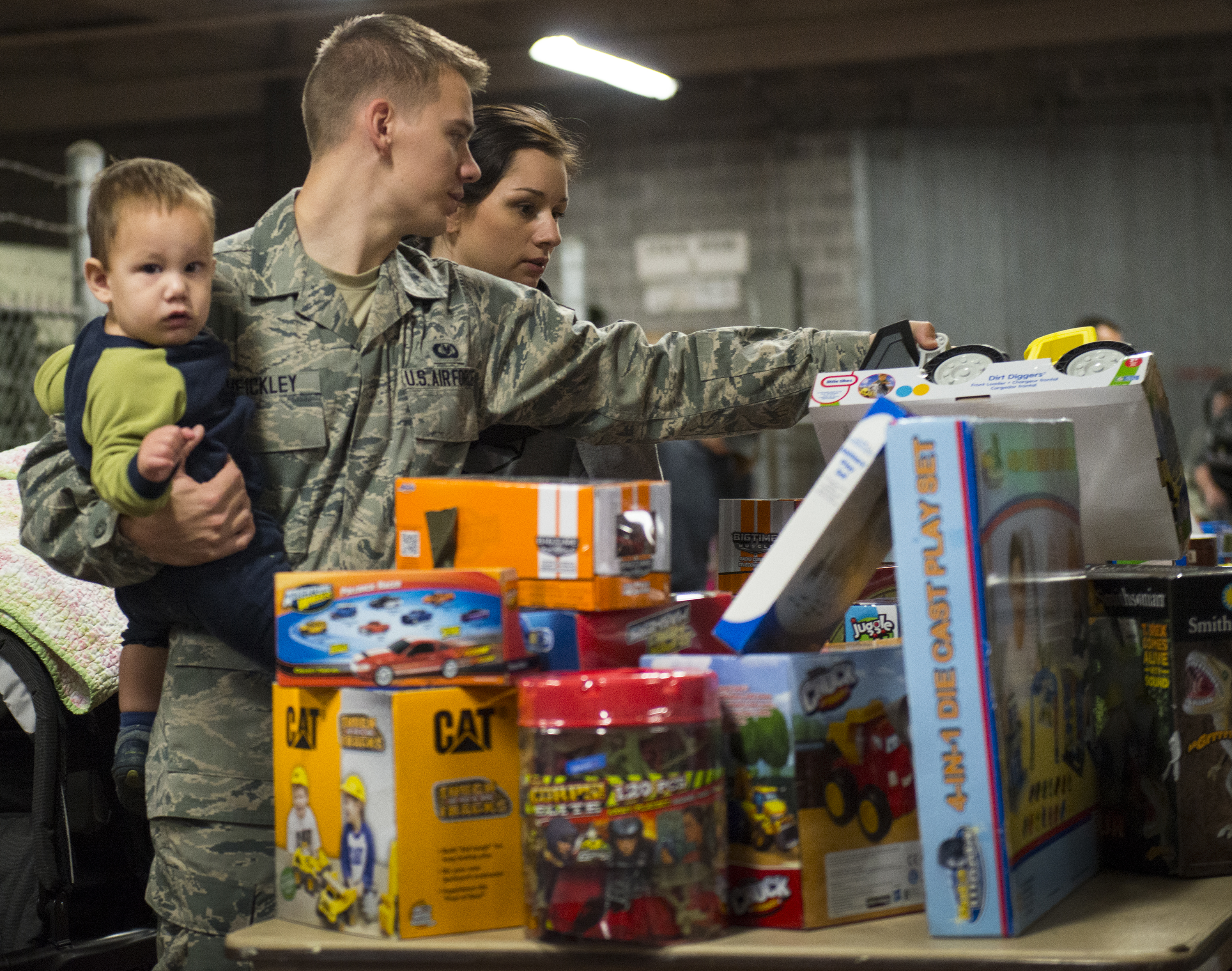 Annual toy distribution helps families for holidays > Eglin Air Force