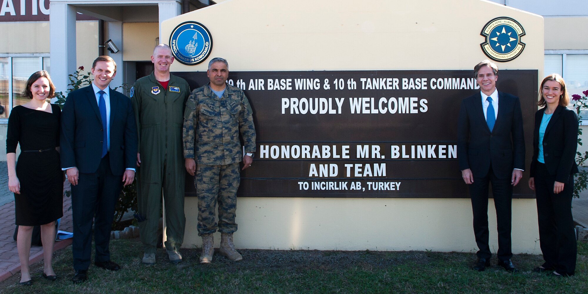 Incirlik Air Base Leadership poses for a photo with U.S. Deputy Secretary of State Antony Blinken and his team Nov. 20, 2015, at Incirlik AB, Turkey.  Blinken received firsthand look at how the base supports Operation Inherent Resolve. (U.S. Air Force photo by Staff Sgt. Jack Sanders/Released)