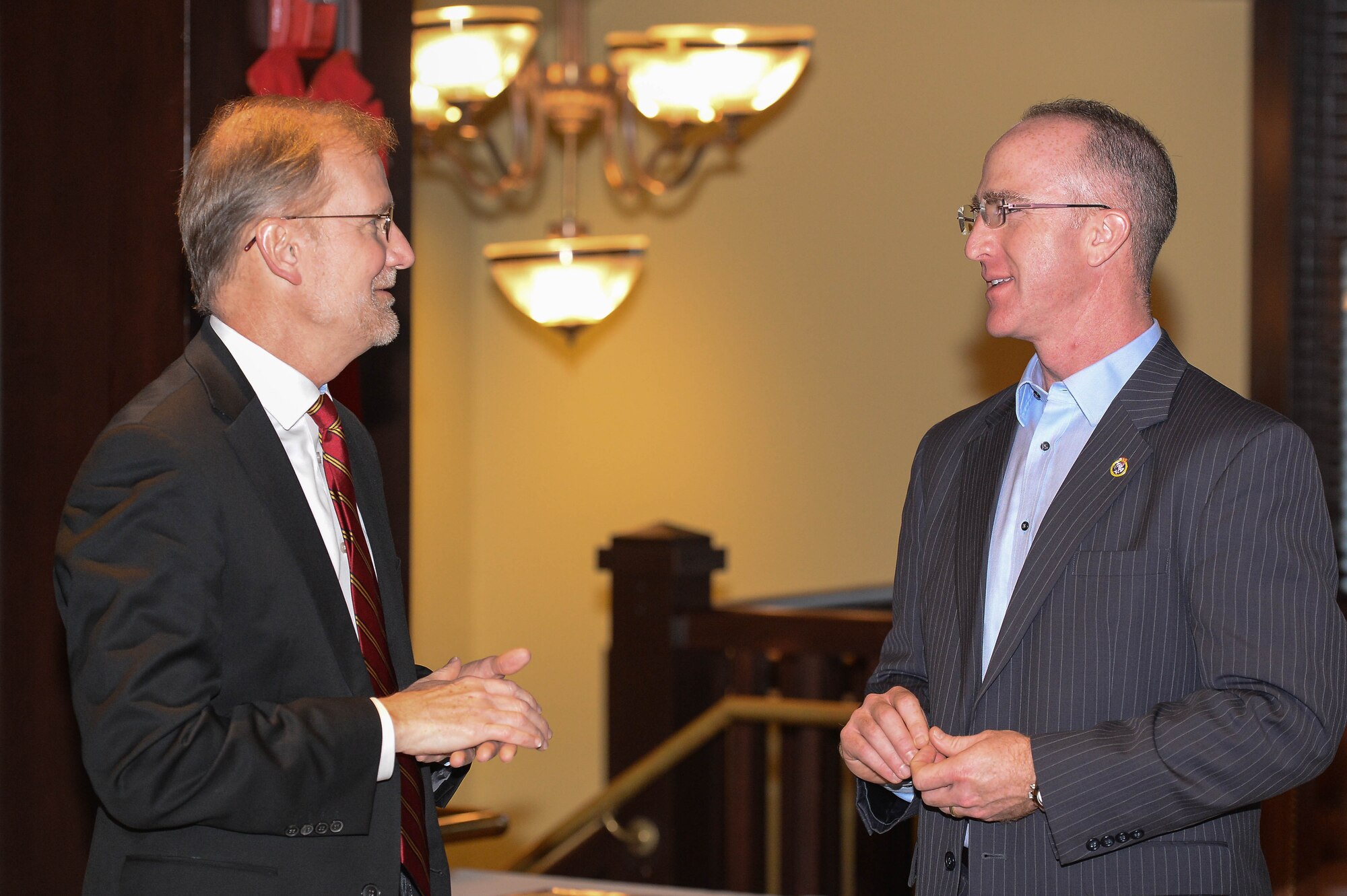 Steven Wert, Battle Management program executive officer, talks with Adam Jarnagin, Hanscom Representatives Association president, before the association’s meeting in Lexington, Mass., Oct. 13. Wert discussed the current state of the directorate’s acquisition program. (U.S. Air Force photo by Jerry Saslav)