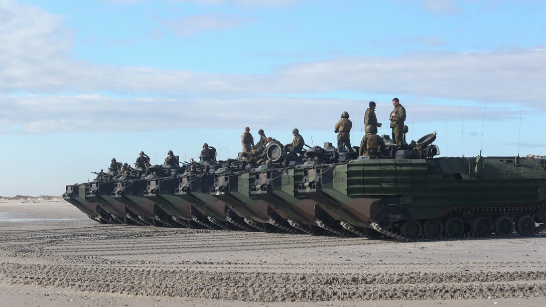 marines-with-alpha-co-2nd-aa-bn-take-the-beach