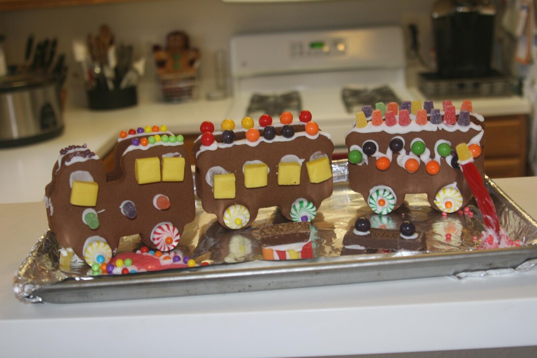 On Dec. 7, attendees of the Quantico Garden Club’s 27th annual Christmas homes tour were welcomed to snoop through seven officers’ homes aboard Quantico, all festively decorated.