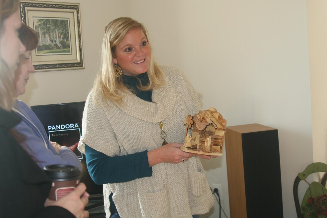 On Dec. 7, attendees of the Quantico Garden Club’s 27th annual Christmas homes tour were welcomed to snoop through seven officers’ homes aboard Quantico, all festively decorated.