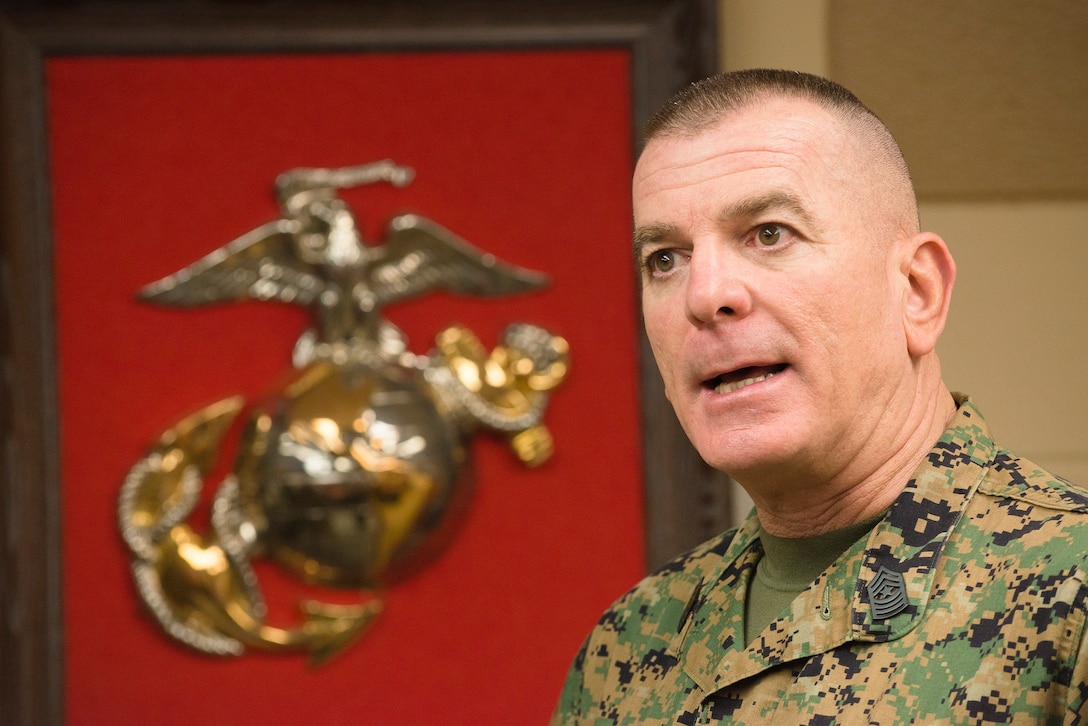 Marine Corps Sgt. Maj. Bryan Battaglia, senior enlisted advisor to the chairman of the Joint Chiefs of Staff, visits service members at the Missouri Armed Forces Reserve Center in Springfield, Mo., Nov. 7, 2015. DoD photo by Army Staff Sgt. Sean K. Harp