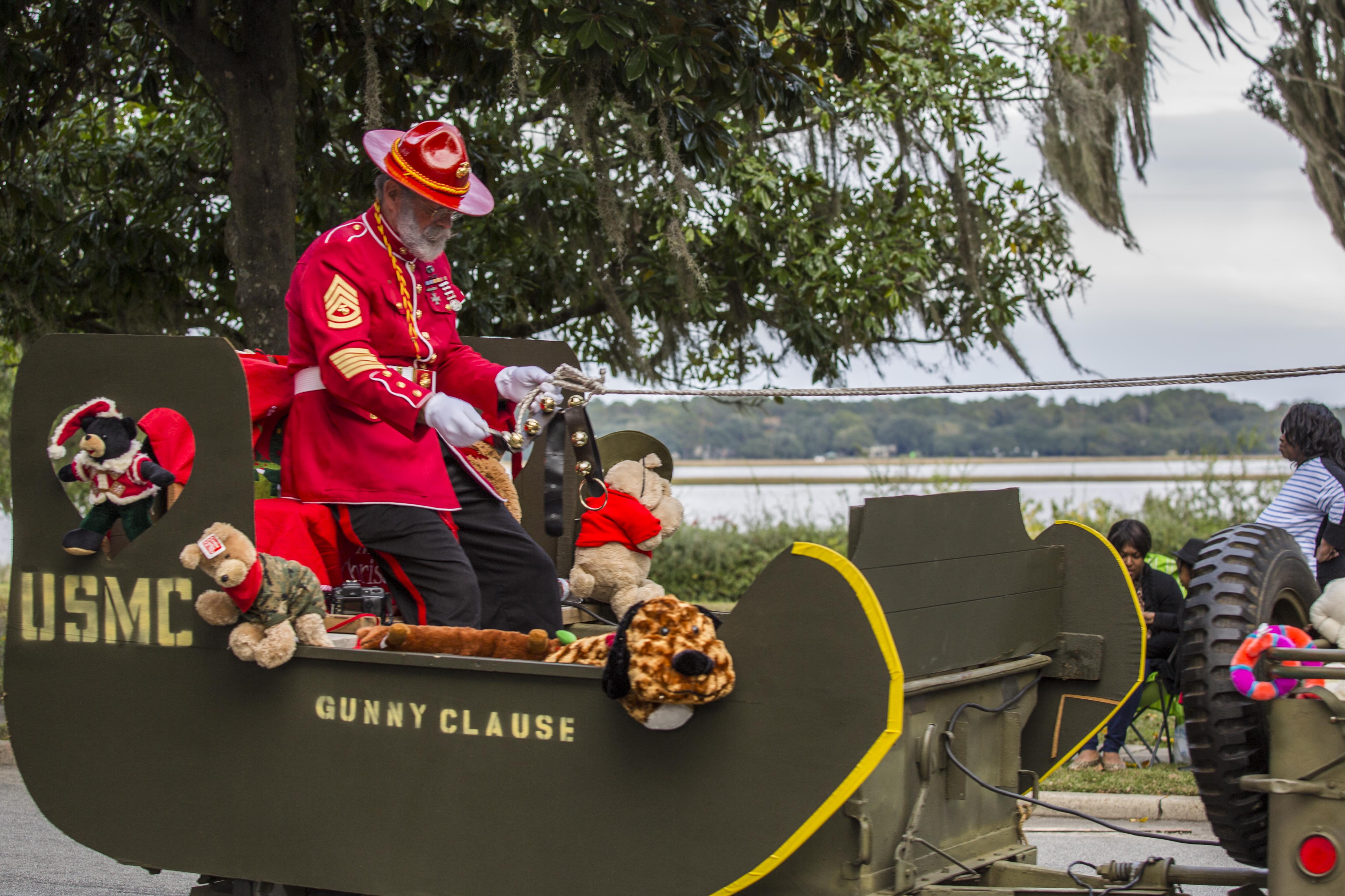Parade for Beaufort to the holidays > Marine Corps Air Station