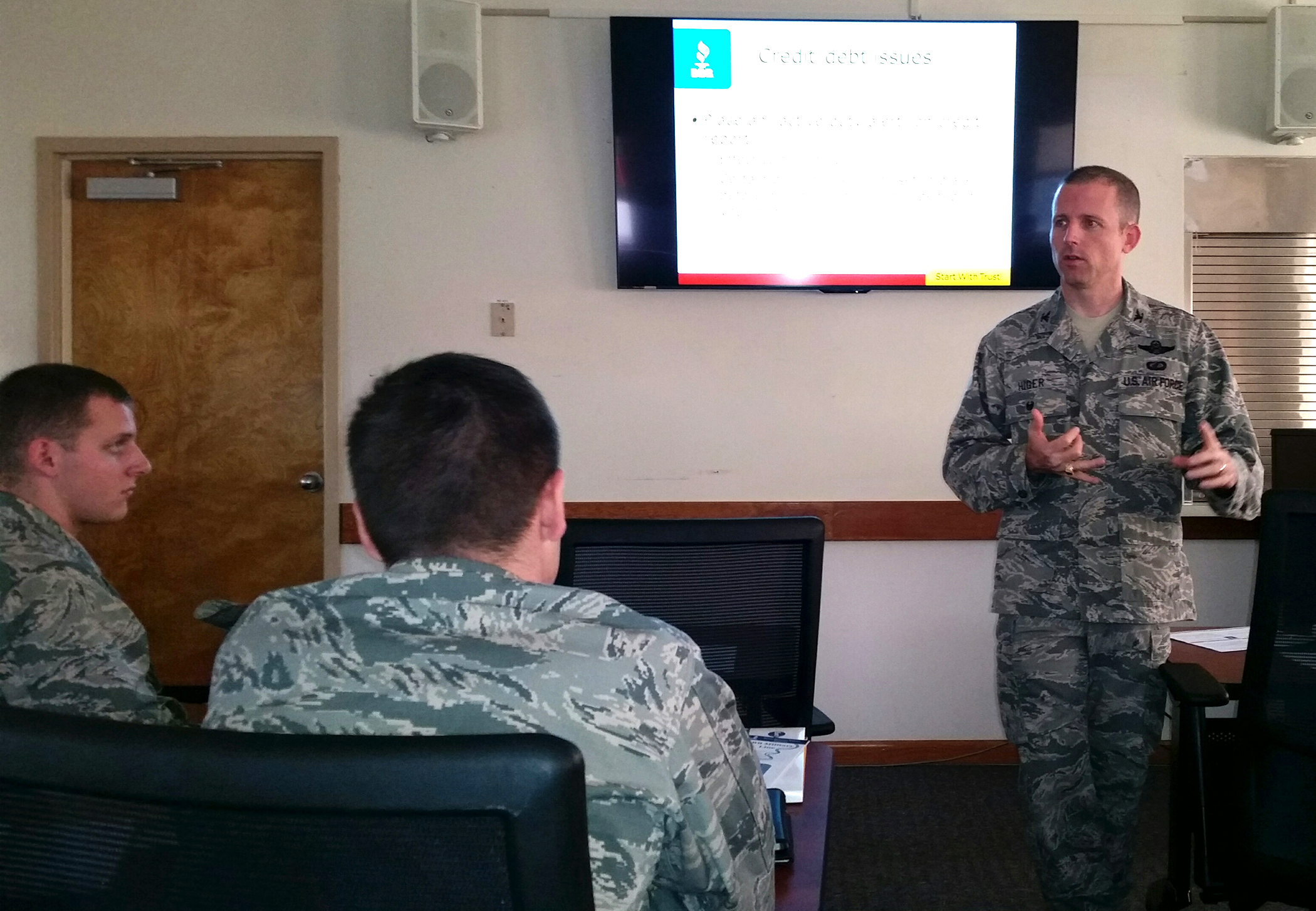 Airmen Attend Military Saves Class