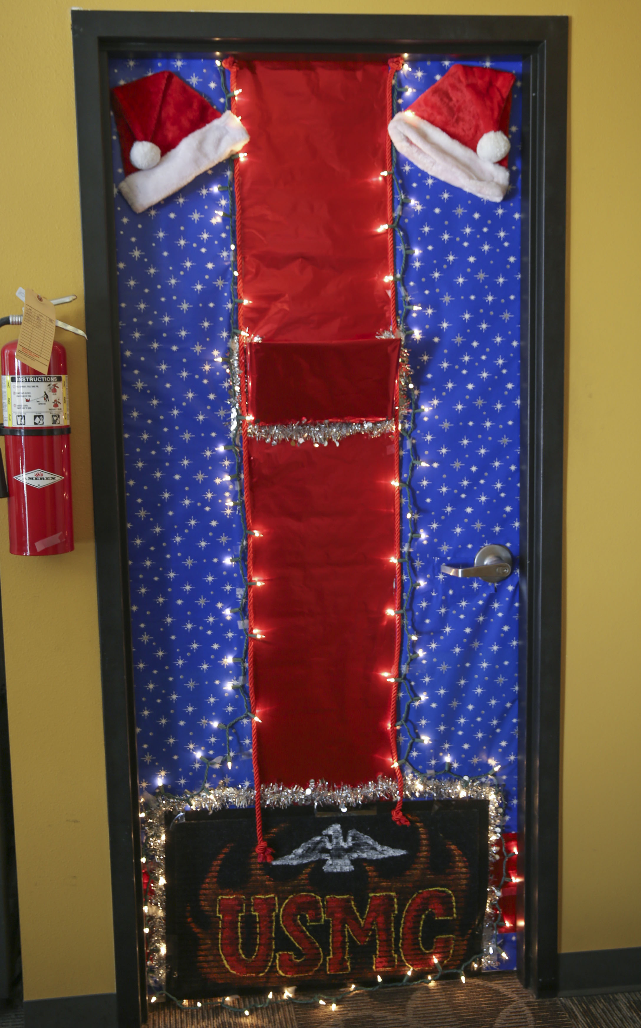 2015-decorated-door-judging-contest