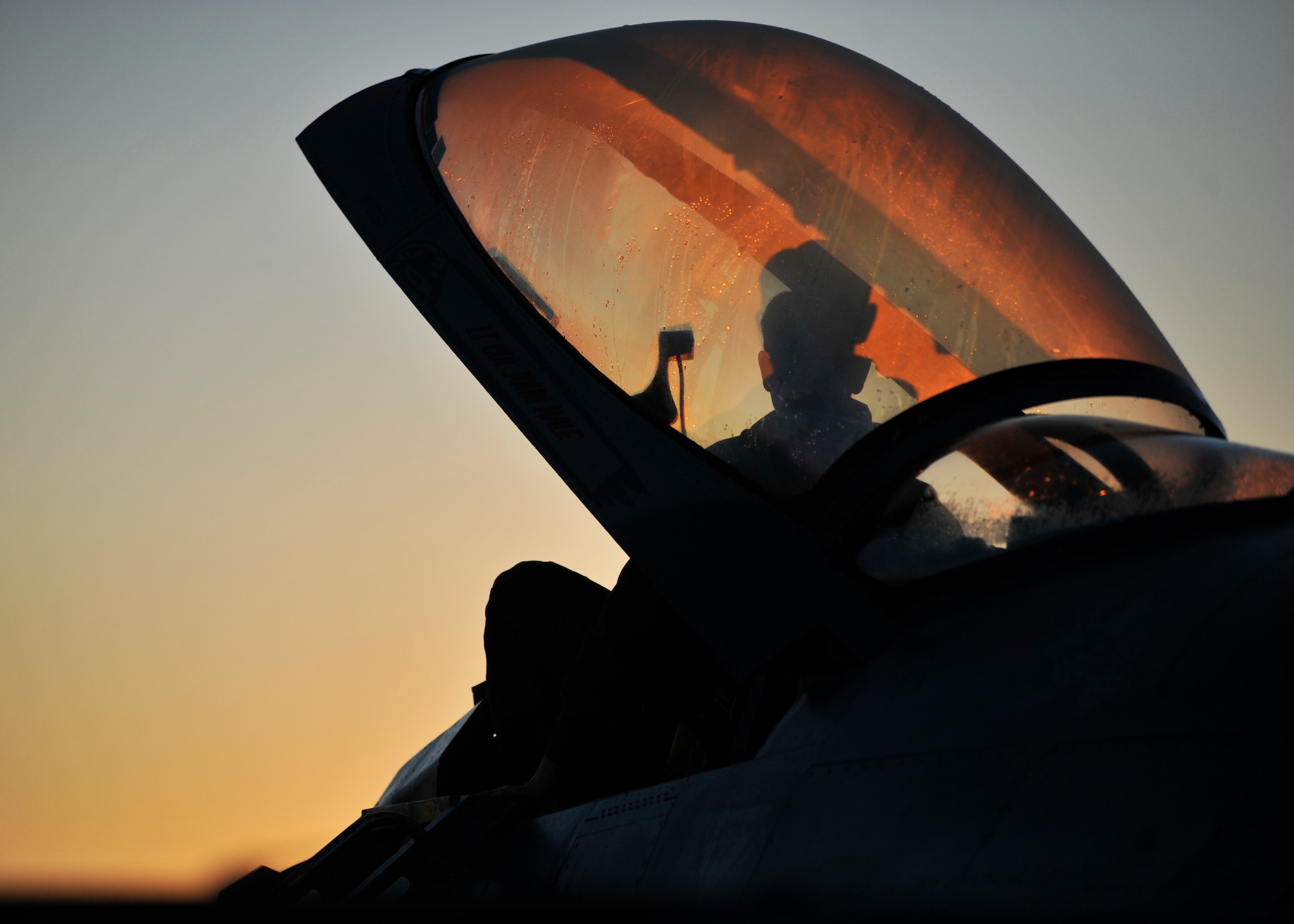 An F-16 Falcon pilot from Shaw Air Force Base, S.C. does his pre-flight check-ups Dec. 10 at Tyndall AFB, Fla. Airmen and aircraft from Shaw AFB came to Tyndall to participate in the 53rd Weapons Evaluation Group’s Weapons System Evaluation Program and Checkered Flag 16-1. (U.S. Air Force photo by Senior Airman Sergio A. Gamboa/Released)