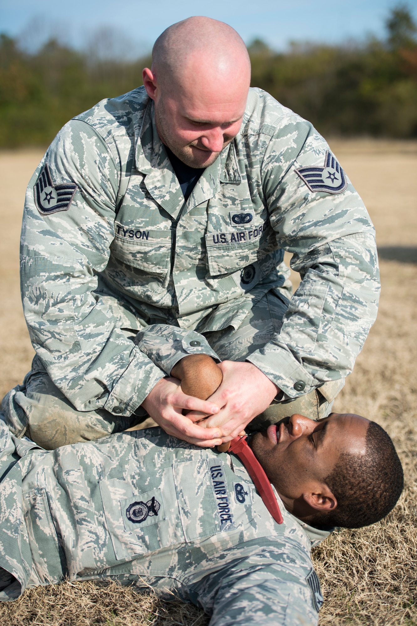 U.S. Airmen assigned to the 633rd Security Forces Squadron demonstrate knife fighting techniques at Langley Air Force Base, Va., Dec. 11, 2015. French air force airborne commandos instructed the Airmen on various methods used to combat an enemy threat. (U.S. Air Force photo by Senior Airman Kayla Newman)
