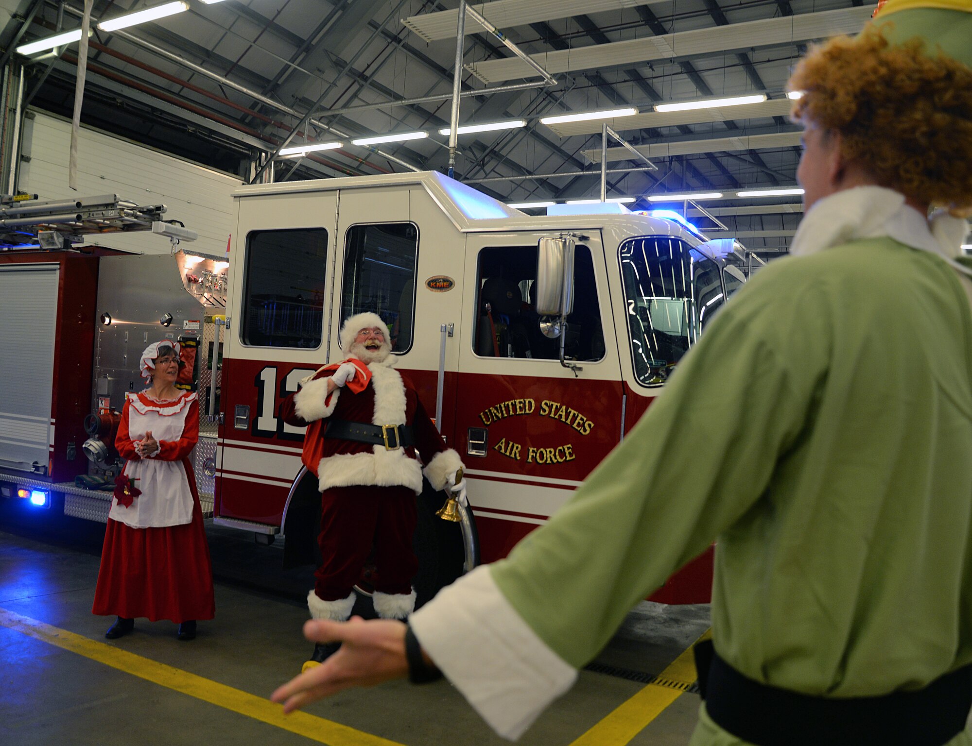 U.S. Air Force Col. John Howard, right, 100th Air Refueling Wing vice commander, greets Santa and Mrs. Claus Dec. 12, 2015, at the monthly Hearts Apart event on RAF Mildenhall, England. The Mildenhall Spouses Club hosted Breakfast with Santa during this month’s Hearts Apart event held by the 100th Force Support Squadron. (U.S. Air Force photo by Senior Airman Christine Halan/Released)