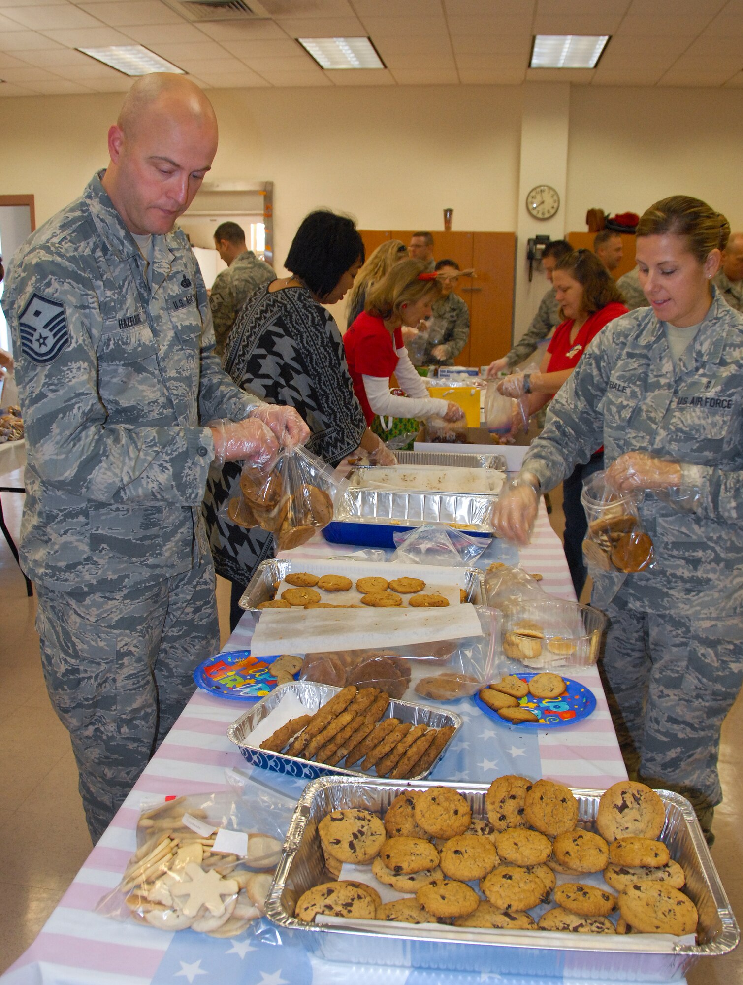 Volunteers bag cookies at the Chapel Center during the “Team Eglin Holiday Cookie Caper,” for delivery to dorm residents Dec. 15 at Eglin Air Force Base, Fla.  (U.S. Air Force photo/Kevin Gaddie)