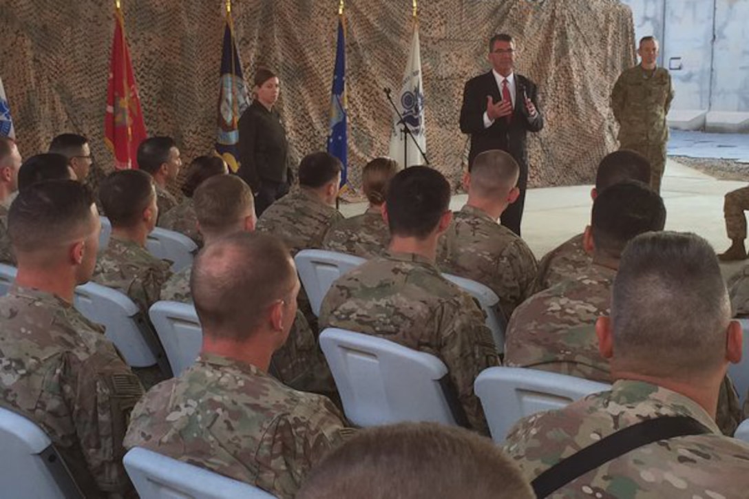 U.S. Defense Secretary Ash Carter speaks with troops in Baghdad, Dec. 16, 2015. Carter thanked them for their hard work and sacrifice over the holidays. DoD photo