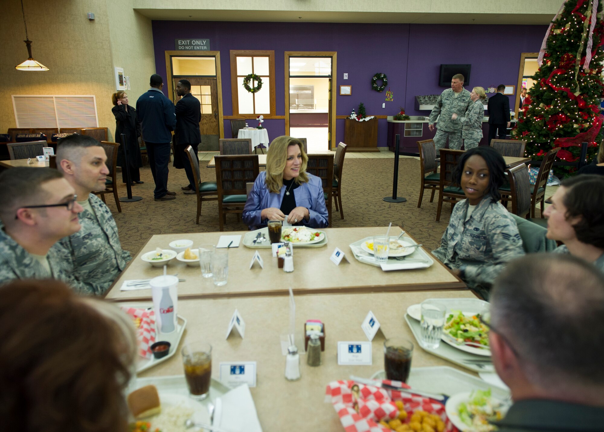 Secretary of the Air Force Deborah Lee James dines with Grissom Airmen at the conclusion of her two-day visit at Grissom Air Reserve Base Ind., Dec. 16, 2015. During James' first visit to Grissom, she met with Airmen, and senior leaders of the Hoosier Wing to learn more about the air refueling mission. (U.S. Air Force photo/Senior Airman Katrina Heikkinen)