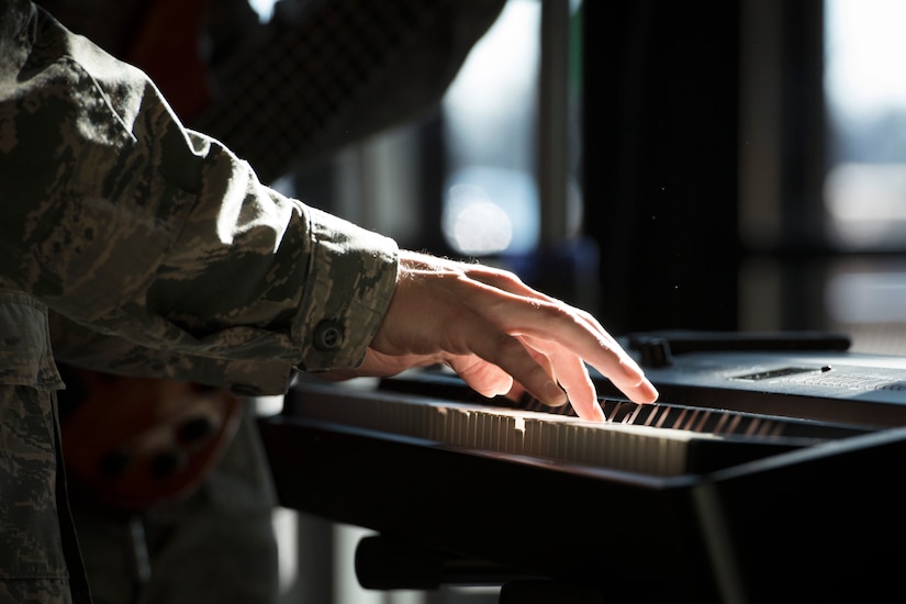 Master Sgt. Jonathan S. McPherson, U.S. Air Force Band’s Max Impact keyboard player, plays holiday carols in the lobby of the William A. Jones III building at Joint Base Andrews, Md., Dec. 16, 2015. Max Impact played a surprise performance for the military members and civilians that work in the Jones building to spread holiday cheer. (U.S. Air Force photo by Airman 1st Class Philip Bryant/Released)