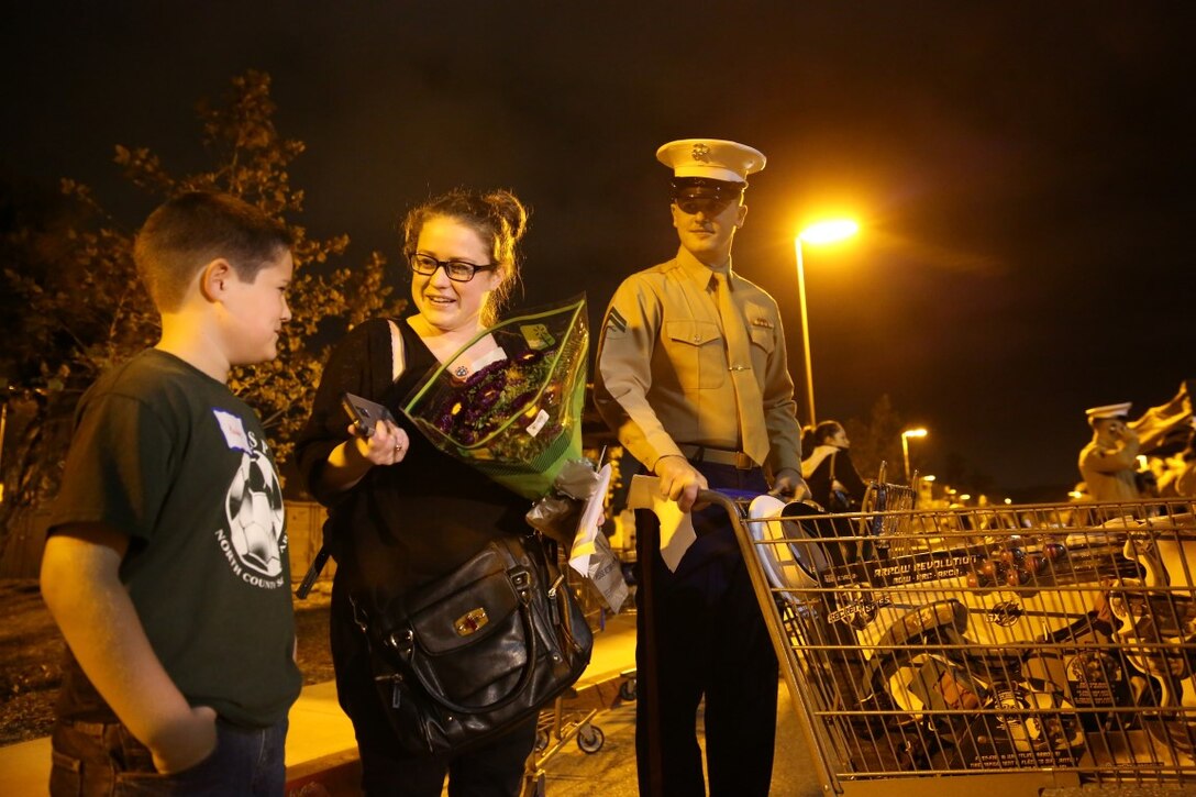 Kaden Jeide (left), Spencer Jeide (center), and Cpl. Matthew Franzoni, stand outside of a shopping center during a “holiday with Heroes” event held in Poway, California, December 10. During the city-funded event, children purchased presents for their families and friends, took holiday photos with Santa, built arts and crafts, and participated in other events throughout the night. Franzoni is a gunner with 1st LAR. (USMC photo by Cpl. Jonathan Boynes)