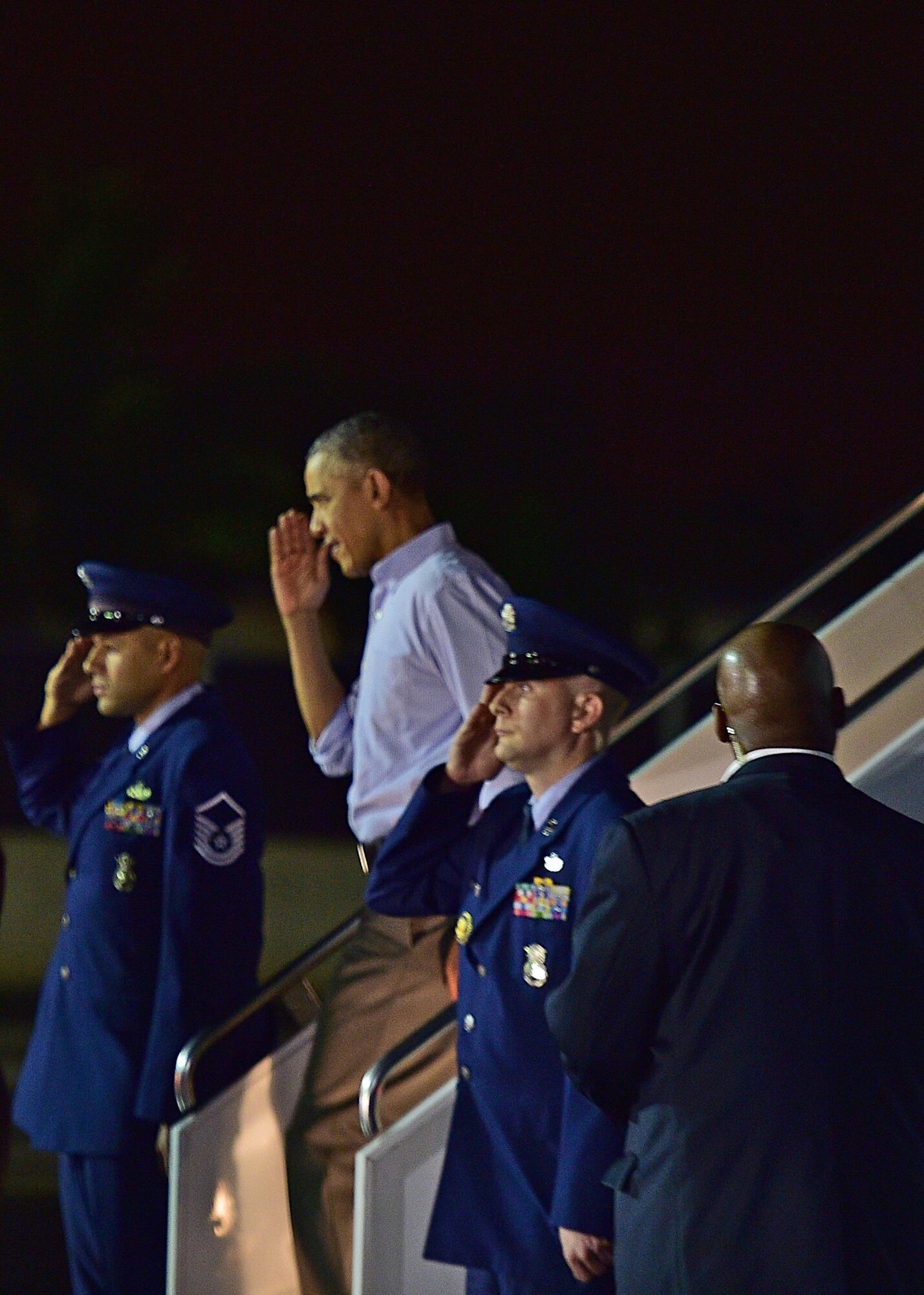 President Barack Obama salutes Airmen after he disembarks Air Force One on Joint Base Pearl-Habor-Hickam, Hawaii, Dec. 18 2015. Airmen from the 15th Wing assisted with planning and preparation of the First Family’s arrival. (U.S. Air Force photo by Tech. Sgt. Aaron Oelrich/Released)