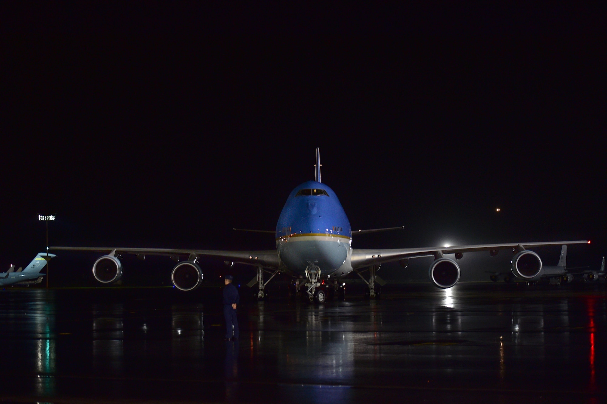 Air Force One taxies after landing on Joint Base Pearl Harbor-Hickam, Hawaii, Dec. 18, 2015. The First Family passed through JBPHH as they begin their annual holiday vacation. Airmen from the 15th Wing assisted with planning and preparation of the First Family’s arrival. (U.S. Air Force photo by Tech. Sgt. Aaron Oelrich/Released)