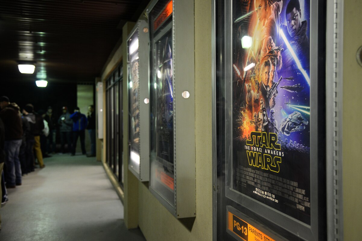 Osan theater hosts Star Wars premiere for Airmen, families > Osan Air