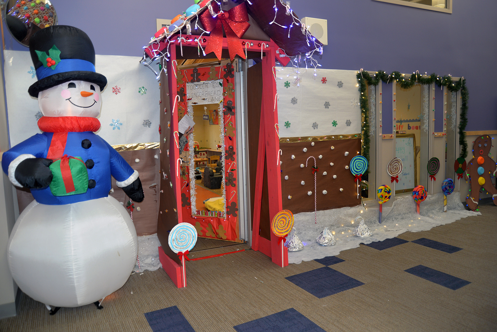 Deck the halls > Offutt Air Force Base > Article Display