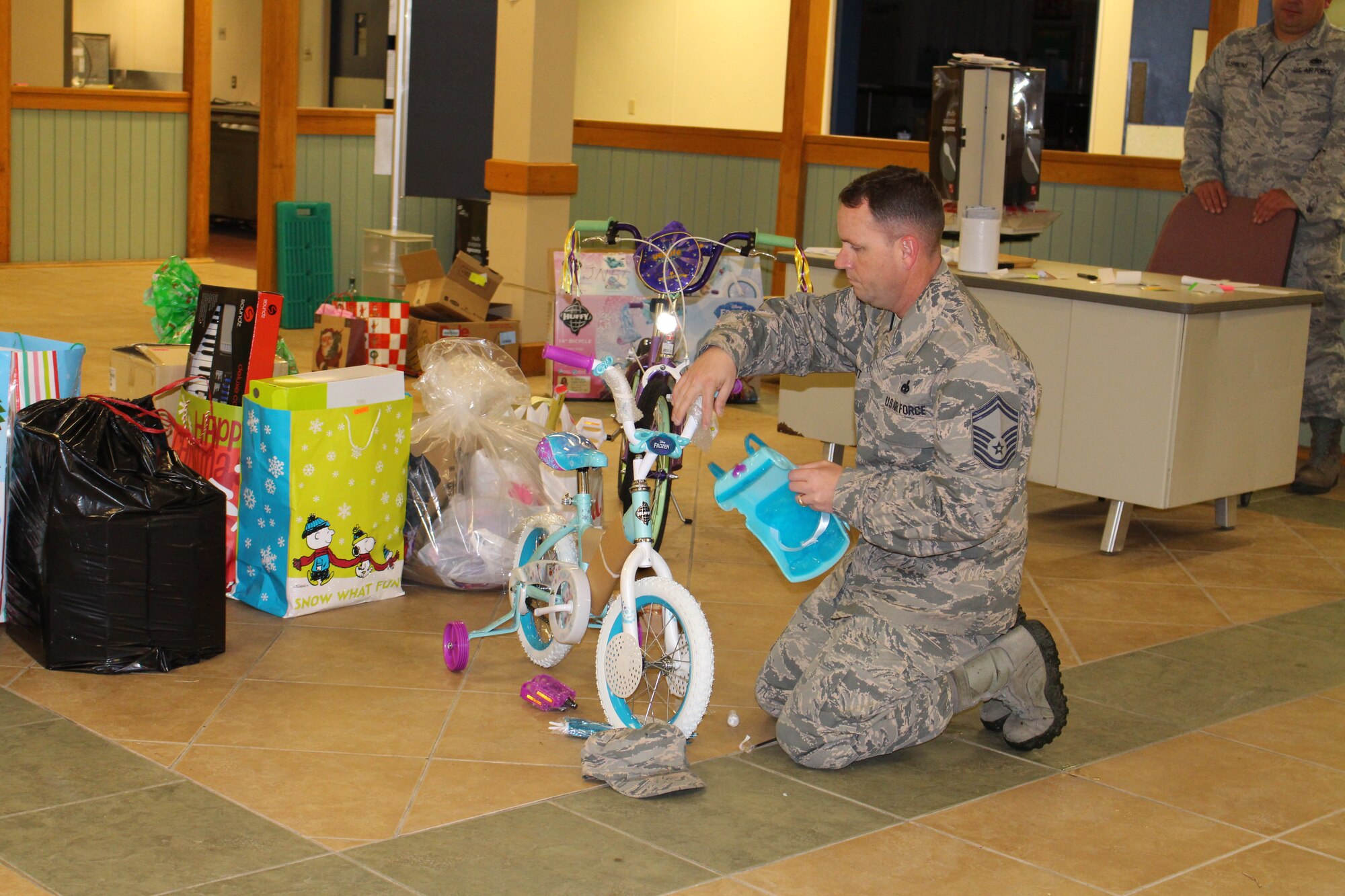 Air Force Sergeants Association member Senior Master Sgt. Charles Hoyt assembles a bicycle at AEDC, Dec. 14, 2015, for one of the children listed with the Angel Tree Drive. The AEDC AFSA sponsored the drive which provides Christmas gifts for children in the surrounding counties who may not receive gifts. (U.S. Air Force photo/Holly Fowler)