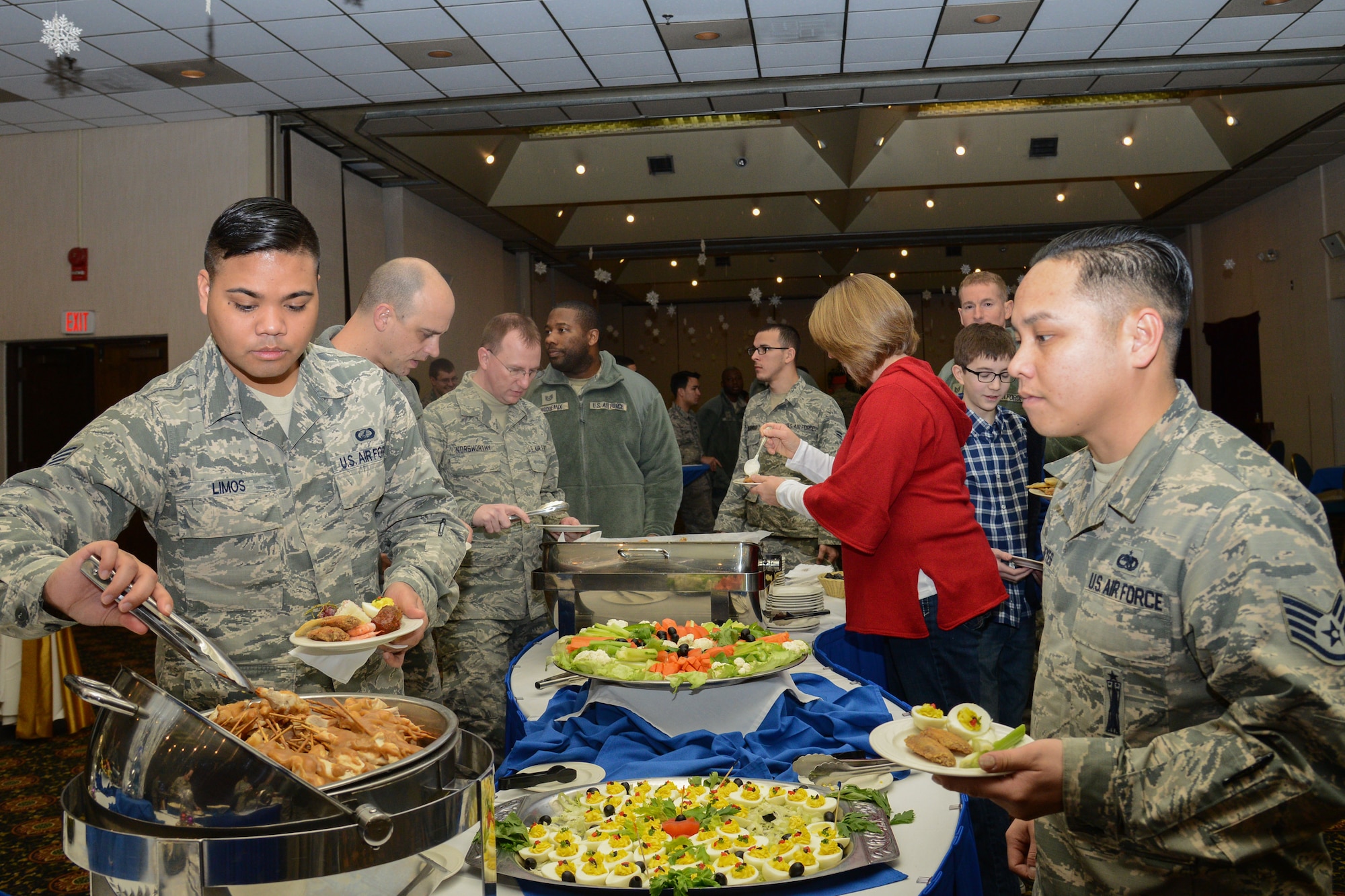 Team Osan members gather for Christmas reception > Osan Air Base