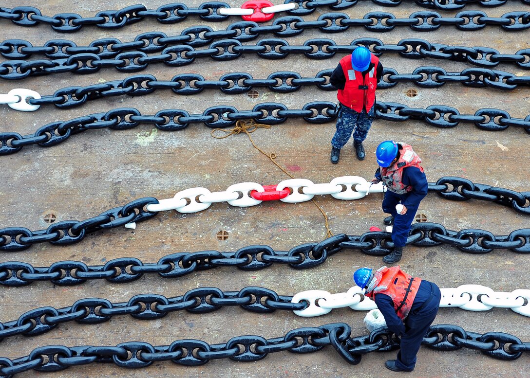 U.S. sailors assigned to the USS Blue Ridge deck department touch up the paint on the anchor chain on a floating barge during preservation operations at Commander, Fleet Activities Yokosuka, in Yokosuka, Japan, Dec. 23, 2015. U.S. Navy photo by Mass Communication Specialist 3rd Class Liz Dunagan